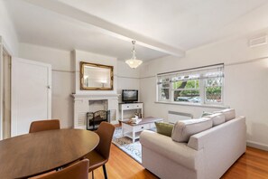 Apartment | Living room - Charming 2-bed Apartment With Fireplace & Parking (Melbourne)