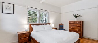 Charming 2-bed Apartment With Fireplace & Parking