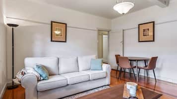 Apartment | Living room | Fireplace