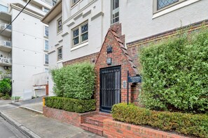 Apartment | Exterior detail - Charming 2-bed Apartment With Fireplace & Parking (Melbourne)
