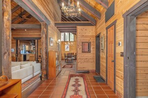 Interior - Timber & Horn- Hot Tub (Camp Connell)