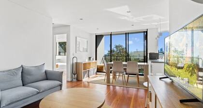 Prime Location 2-bed Apartment With Parking