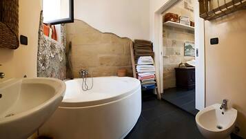 Doccia, set di cortesia gratuito, asciugacapelli, asciugamani