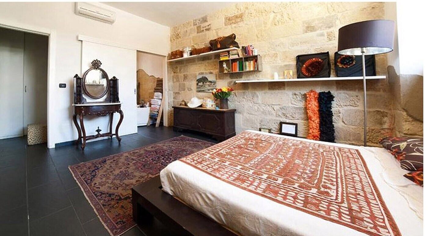 1 camera, una scrivania, Wi-Fi, lenzuola