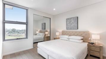 3 bedrooms, laptop workspace, iron/ironing board, bed sheets