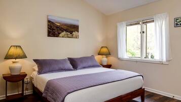 1 bedroom, bed sheets