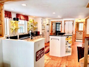 Private kitchen - Gorgeous Lake Retreat Ideal for Getaways in the White Mountains (Whitefield)