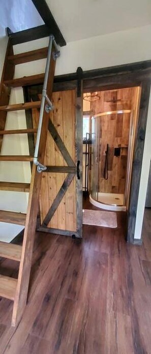 Interior - Fun for All Ages: Treehouse with Waterfront Deck for Families in Grimes County, TX (Grimes County)