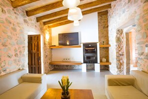 Televisión, chimenea