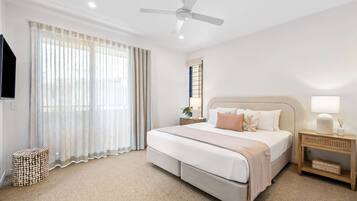 3 bedrooms, laptop workspace, iron/ironing board, bed sheets