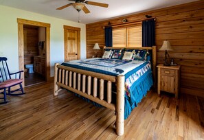 Room - Dreamy Log Cabin with Spectacular Mountain Views in Topton, North Carolina (Topton)