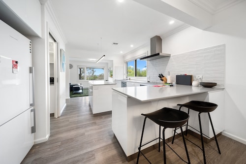 4-bed Family Home With Spacious Backyard and BBQ