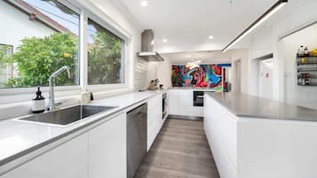 Apartment | Private kitchen | Cookware/dishes/utensils