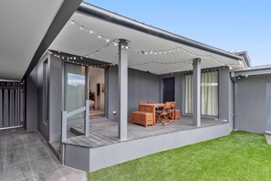 House | Tempat makan luar