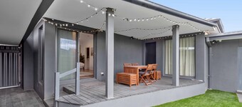 Stunning Studio Apartment Near Public Transport