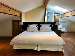 1 bedroom, WiFi, bed sheets - Bed and Breakfast “Domaine de la Sablière” with Shared Terrace, Wi-Fi, and Air Conditioning (Thiviers)