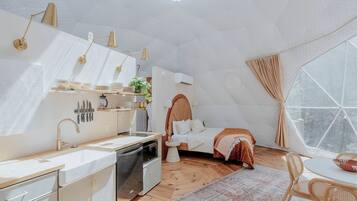 1 bedroom, WiFi, bed sheets