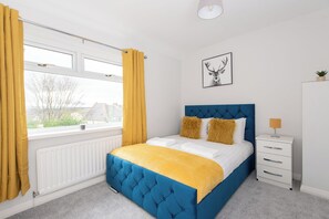 2 chambres, fer et planche à repasser, Wi-Fi, draps fournis