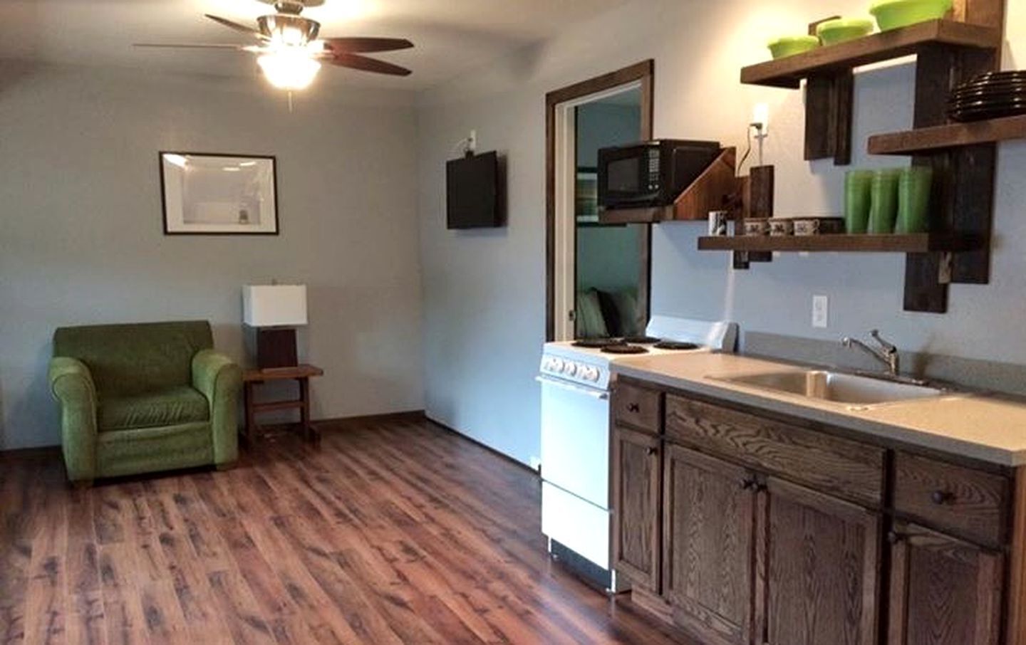 Coffee/tea maker, fridge, microwave, oven