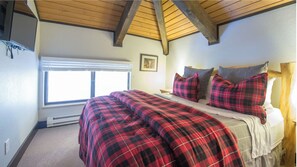 3 bedrooms, iron/ironing board, WiFi, bed sheets - Ski In-Out Condo in the "Heart of Mt. Crested Butte" w/ Ski Locker (Mount Crested Butte)