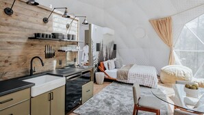 2 bedrooms, WiFi, bed sheets - Luxury Living with Panoramic Views at Cherry Log's Designer Dome (Cherry Log)