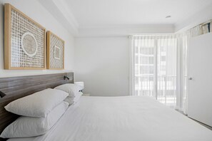 Apartment - Beachside 2-bed With Pools, Gym, BBQ and Parking (Sunshine Coast)