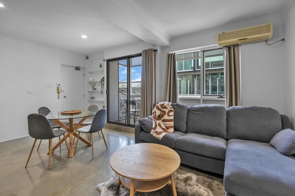 Apartment | Living area - Bright 1-bed Unit With Balcony in Central Adelaide (Adelaide)
