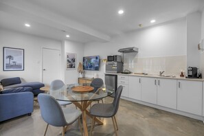 Apartment | Dining - Bright 1-bed Unit With Balcony in Central Adelaide (Adelaide)