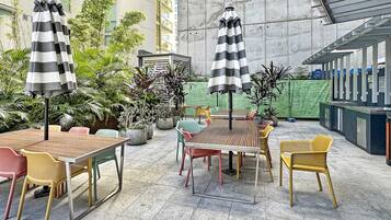 Apartment | Outdoor dining