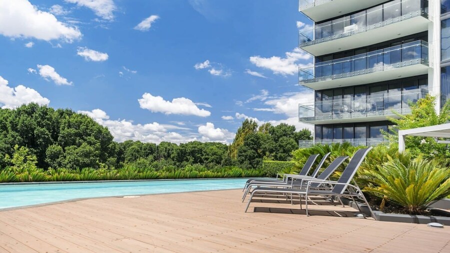 Center 1-bed With Gym, BBQ and Stunning Views