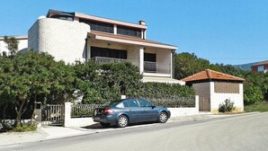 Unclassified image, 5 of 10, button - Apartment in Jadranovo With Parking Space (Crikvenica)