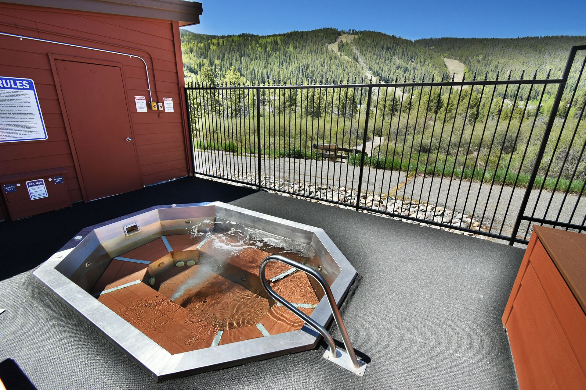 مغطس سبا خارجي