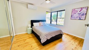 3 bedrooms, iron/ironing board, WiFi, bed sheets