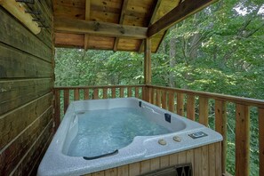 Tina de hidromasaje al aire libre