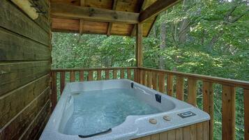 Tina de hidromasaje al aire libre