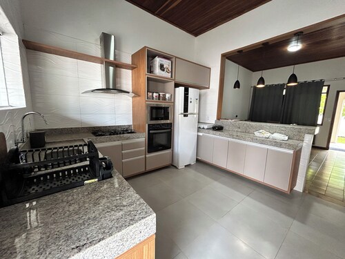Excellent 5-bedroom house with pool in the center of Prado!