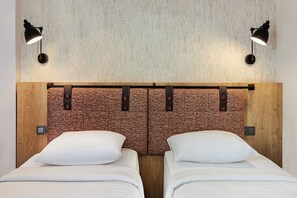 خزنة داخل الغرفة وستائر تعتيم ومكواة/لوح كي وواي فاي مجانًا