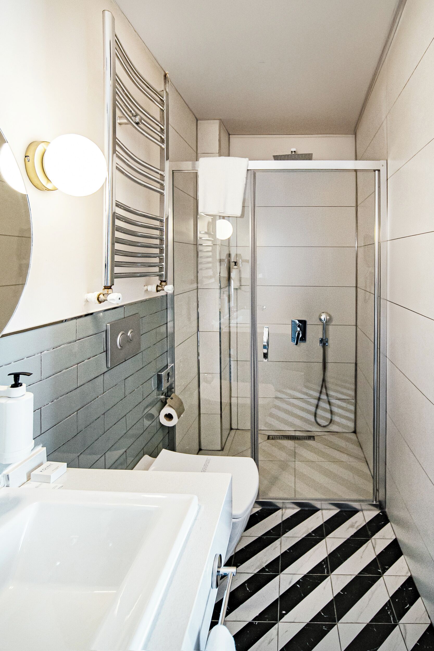 Habitació individual econòmica | Caixa forta a l'habitació, cortines opaques i planxa i posts de planxar 