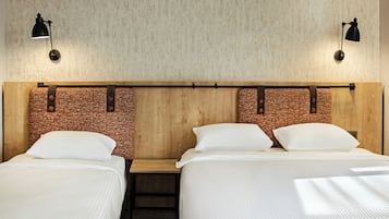 Caja de seguridad en la habitación y cortinas blackout