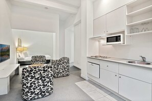 Apartment | Living room - Inner-city Studio - Walk to Everything! (Melbourne)