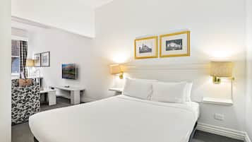 Apartment | 1 bedroom, laptop workspace, bed sheets