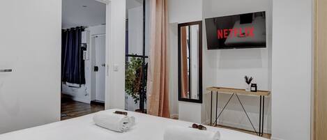 Iron/ironing board, travel cot, bed sheets