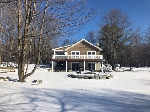 Cozy 2B/2B cabin. Private setting. Brackney, PA. Add. 1B/1B ds Apt. extra charge