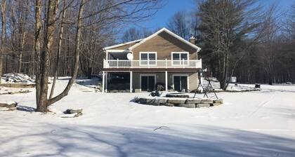 Cozy 2B/2B cabin. Private setting. Brackney, PA. Add. 1B/1B ds Apt. extra charge