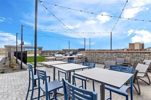 تناول الطعام بالخارج