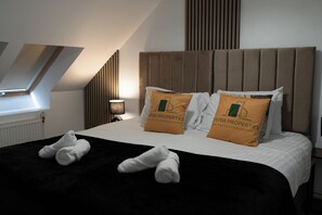 4 bedrooms, iron/ironing board, WiFi, bed sheets