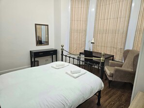 1 bedroom, iron/ironing board, Internet, bed sheets - Ground Floor 1BDR Garden Flat South Croydon (Greater London)