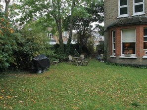 Outdoor dining - Ground Floor 1BDR Garden Flat South Croydon (Greater London)