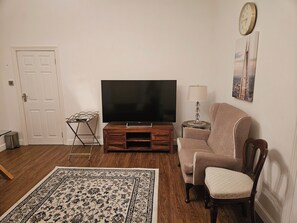 Living area - Ground Floor 1BDR Garden Flat South Croydon (Greater London)