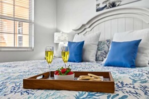 3 bedrooms, iron/ironing board, WiFi, bed sheets - Clearwater Calm Condo, Waterfront (Clearwater Beach)
